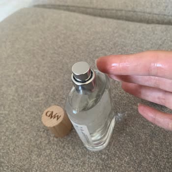 İki Parfüm Şişesinin Kapağı Hasarlı Ve Püskürtme Sorunu