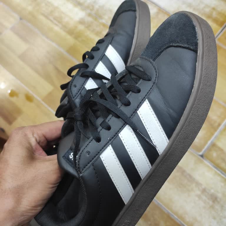 Rize FLO Mağazasındaki Adidas Ayakkabısının Kokusundan Dolayı Değişim Talebi