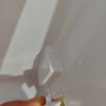 Üretim Hatası Olan Kapak Rafı İçin Ücretsiz Tamir Talebi