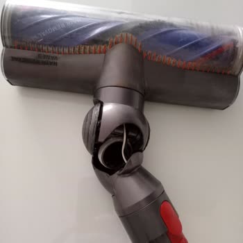 Dyson V10 Süpürgemde Ön Başlık Aniden Kırıldı Ve Ücretsiz Parça Değişimi Bekliyorum