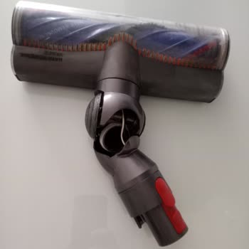 Dyson V10 Süpürgemde Ön Başlık Aniden Kırıldı Ve Ücretsiz Parça Değişimi Bekliyorum