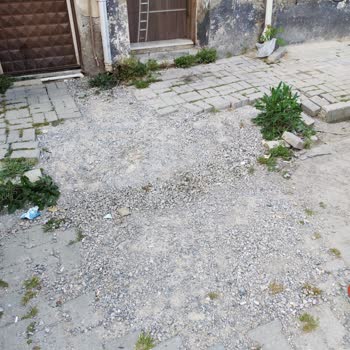 Kazılan Kaldırım Kapatılmış, Su Ve Çamur Yaya Ve Araç Güvenliğini Tehdit Ediyor