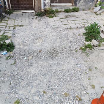 Kazılan Kaldırım Kapatılmış, Su Ve Çamur Yaya Ve Araç Güvenliğini Tehdit Ediyor