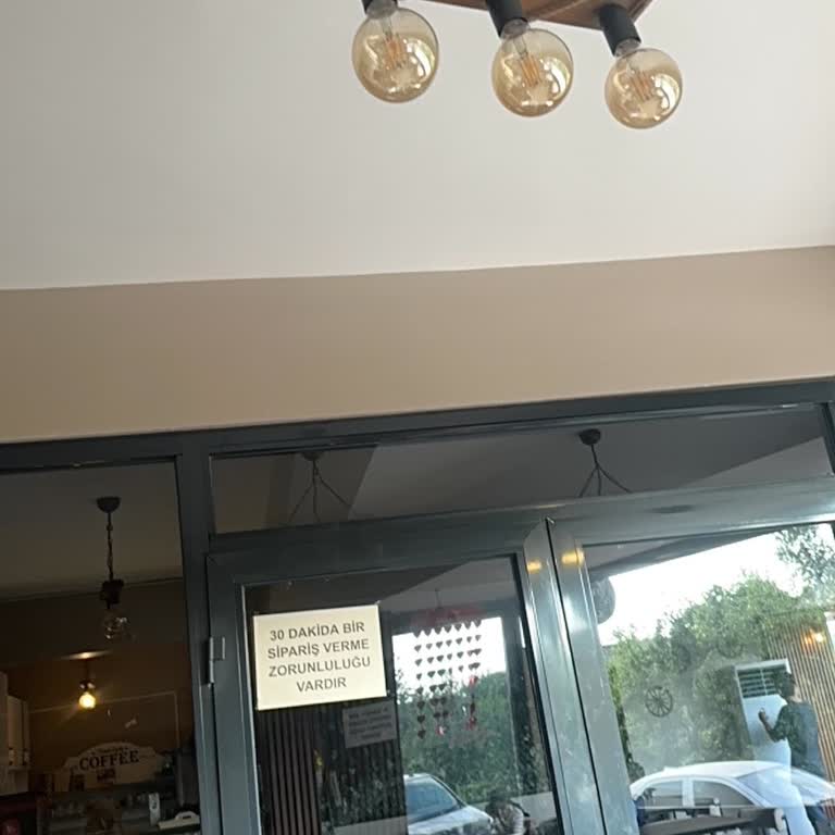 Feka Kafe (Bursa) Müşterilere 30 Dakikada Bir Sipariş Verme Zorunluluğu Getiriliyor