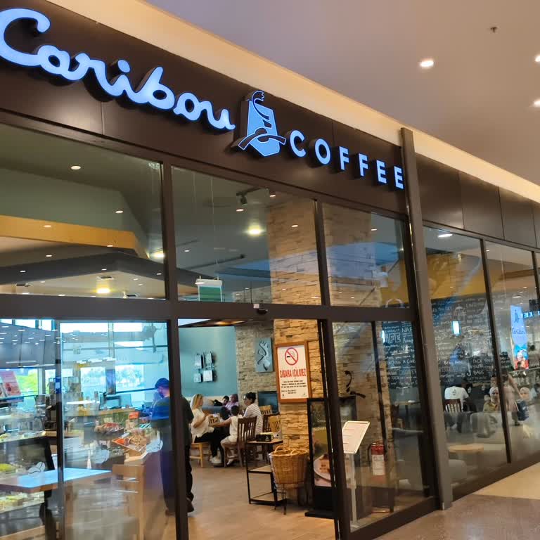 Caribou Coffee Şubesinde Klimanın Çalışmaması Müşterileri Sıcak Havalara Mahkum Ediyor