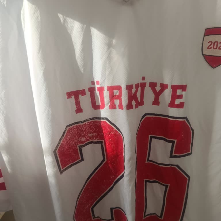 İlk Yıkamada Yazıları Soyulan Airtech Türkiye Forması İçin Değişim Talebi