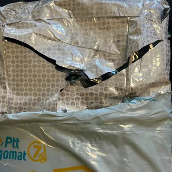Armani Premium Polo Yakasının Yırtık Olması Ve Geri Dönüş Alınamaması