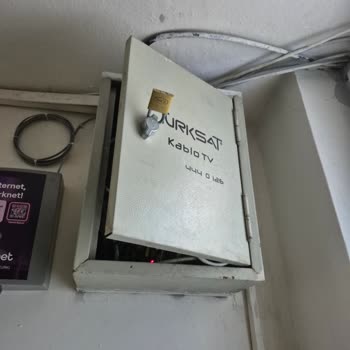 Kablo Net Dağıtım Panosunun Kapağı Açık