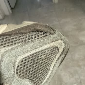 New Balance 9060 Ayakkabısındaki Üretim Hatası Mağaza Tarafından Reddedildi