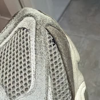 New Balance 9060 Ayakkabısındaki Üretim Hatası Mağaza Tarafından Reddedildi