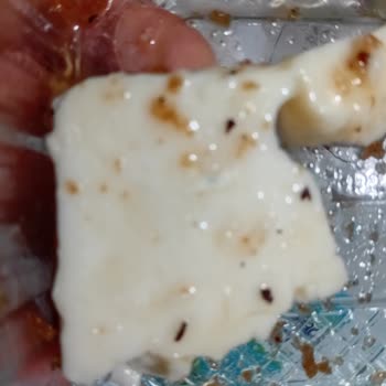 BİM Bayraklı Şubesinde Satın Alınan Kıbrıs Tatlısında Küf Görüldü