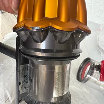 Dyson W12 Süpürgede Kalite Sorunları Ve Yanlış Yönlendirme Nedeniyle Ürün Değişimi Talebi