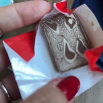 Ülker Napoliten Çikolatası Bozuk Çıkıyor, Şikayetime Cevap Gelmedi