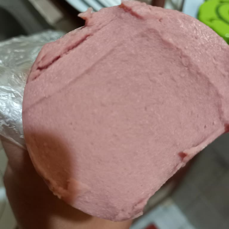 Şok Markette Bozulmuş Banvit Salam Satışı