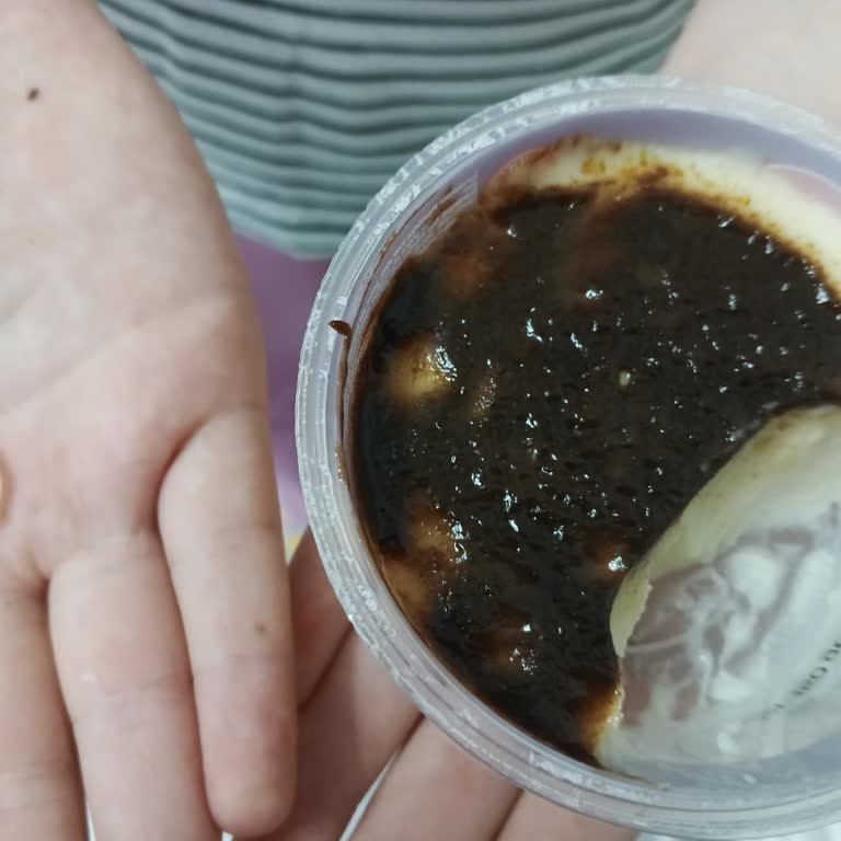 Eker Kazandibi Tatlısından Yabancı Madde Çıkması