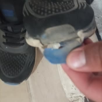 FLO Ayakkabı Kısa Sürede Yırtılan Koşu Ayakkabısına Garanti Reddi