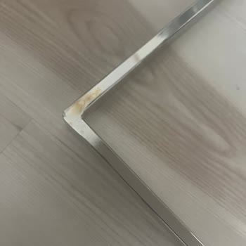 Paslı Zigon Sehpa, Sorunlu Makyaj Masası Ve Eksik Cam Raflar İçin Acil Çözüm Talebi