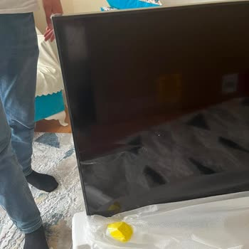 Kurulum Sırasında Yetkili Servisin Kırık Televizyonu Kutu Hasarlı Dediği İçin İade Talebi