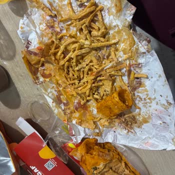 Mogaf Hatay Döner Tavuk Döner Başlığı Altında Yanmış Et Ve Bayat Lavaş