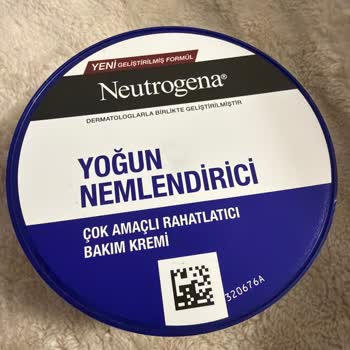 Yapışkan His Ve Egzama Yaratan Nemlendirici Krem