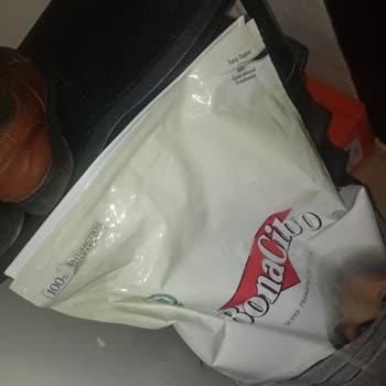 Kedi Maması Ambalajındaki Delik Ve Açılmayan Fermuar Problemi