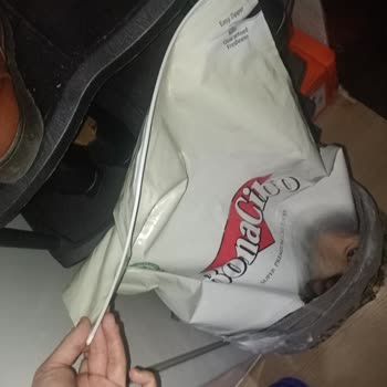 Kedi Maması Ambalajındaki Delik Ve Açılmayan Fermuar Problemi