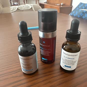 Skinceuticals Serumu Kullanımının Ardından Şiddetli Alerjik Akne Ve Cilt Tahrişi