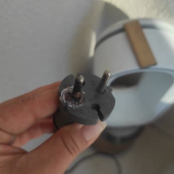Dyson Hava Temizleyicinin Tekrar Eden Fiş Yanması Ve İade Reddedilmesi