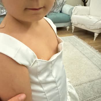 Görseldeki Kıyafete Uygun Olmayan Ürün Ve Yardımsız Müşteri Hizmeti