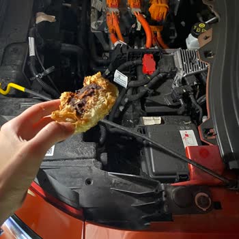 Sıfır Araçta Kıymalı Börek Ve Şarj Aşırı Isınması