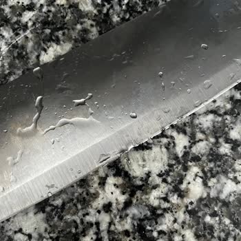 Kalitesiz Bıçak Seti Eğildi, Metal Parçalar Çıktı: Sağlık Riski Ve İade Talebi
