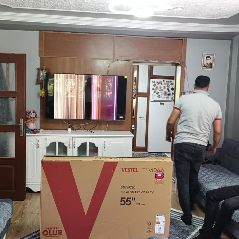 Ayıplı Vestel 55UV9750 Televizyonun Ekranında Çizgiler, Servis Geri Dönüş Yapmadı