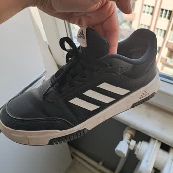 Adidas Spor Ayakkabısının İç Yırtılması Ve Su Geçirme Sorunu İçin Değişim Talebi