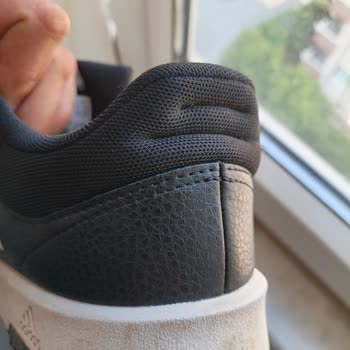 Adidas Spor Ayakkabısının İç Yırtılması Ve Su Geçirme Sorunu İçin Değişim Talebi