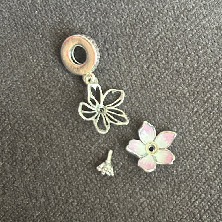 Kiraz Çiçeği Charm Koptu Ve Müşteri Hizmetine Ulaşılamadı