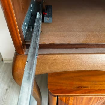 Samet Çekmece Raylarının Plastik Fren Parçaları Kısa Süre De Bozuldu, Tekrar Değişim Maliyeti