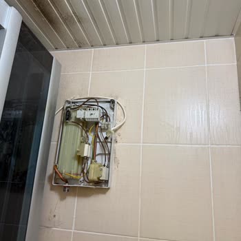 Yetkili Servisin Yanlış Kablo Montajı Su Isıtıcısında Patlamaya Yol Açtı