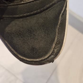 Reebok Clean Way Erkek Ayakkabısının 8 Ayda Deri Soyulması Ve İade Talebi