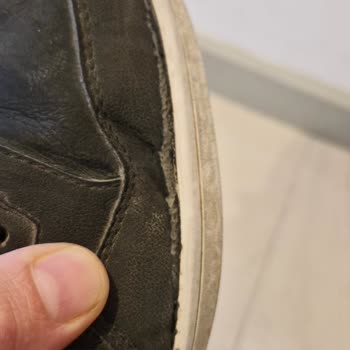 Reebok Clean Way Erkek Ayakkabısının 8 Ayda Deri Soyulması Ve İade Talebi