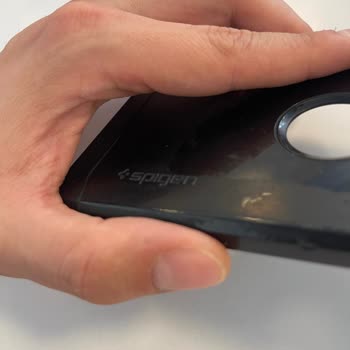 Spigen Kılıf Boya Dökülmesi Nedeniyle Hemen Değişim İstiyorum
