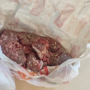 Sağlık Tehlikesi Yaratacak Bozulmuş Çiğ Kıyma Ve Şube İlgisizliği