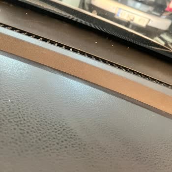 Söğüt Oto Cam’da Cam Değişimi Sonrası Torpido Çizildi Ve İletişim Yok