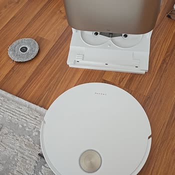 Bakım Sonrası Hasarlı Robot Süpürge Ve Eksik Parçalar