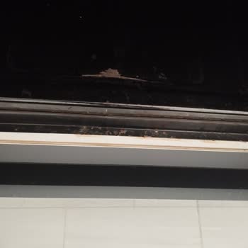 Bugün İtimat Ocağı Kullanırken Ocaktan Ateş Çıktı Ve Düğmelerin Hepsi Yandı