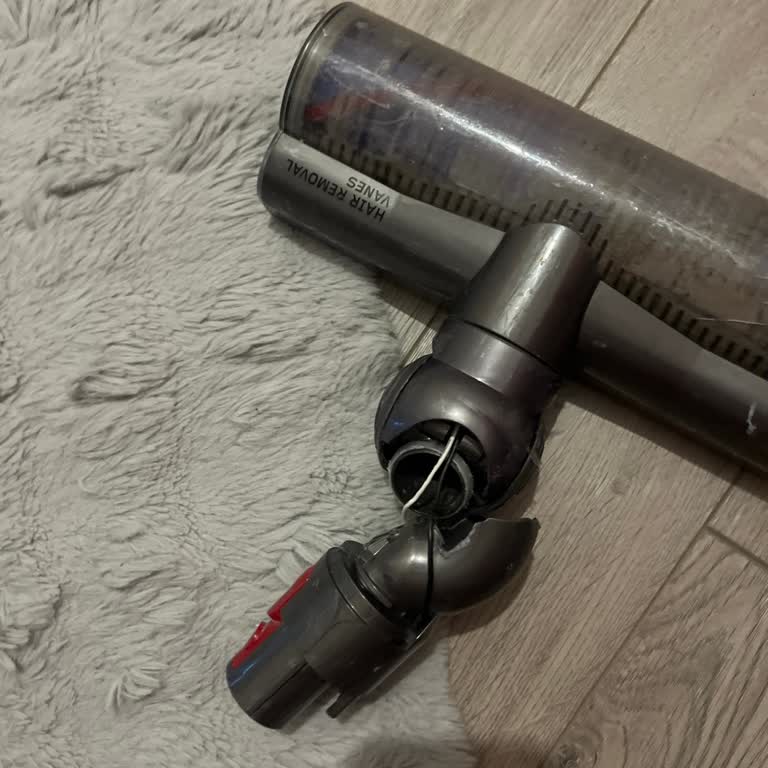 Dyson V10 Uç Parçası Kırıldı, Garanti Kapsamında Ücretsiz Değişim Talebi