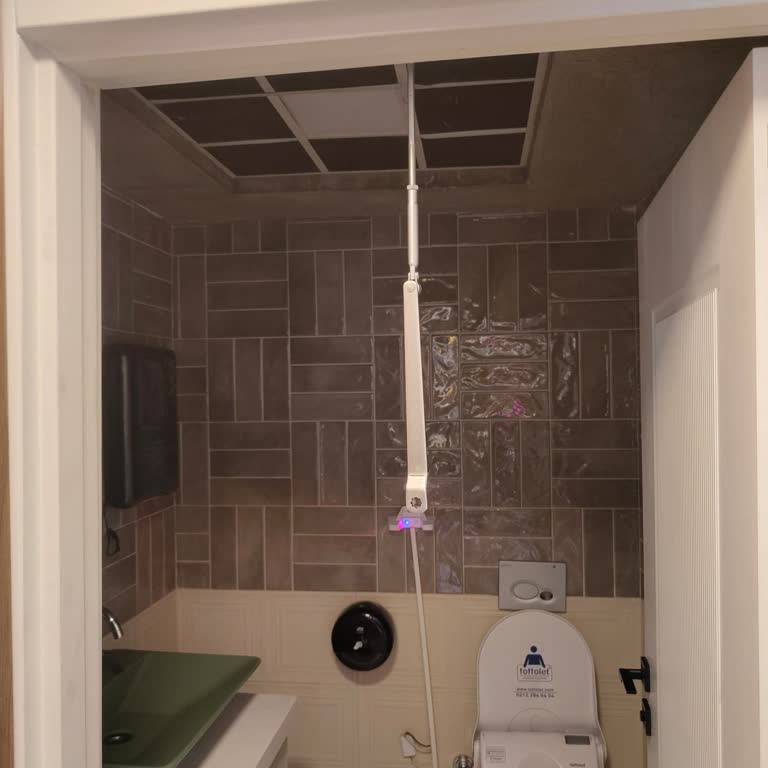 Restoran Kapısının Otomatik Mekanizması Çökerek Tehlike Yaratması Ve İhmali