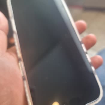 Yeni IPhone 17 Pro Max'üm Ekran Lekesi Çıktı, Teknosa'nın Garanti Yaklaşımı Beni Öfkelendiriyor