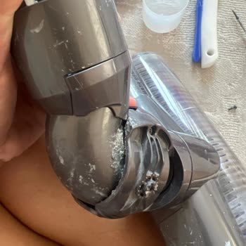 Dyson V8 Süpürge Uç Aparatlarının Kısa Sürede Kırılması Ve Garanti Reddi