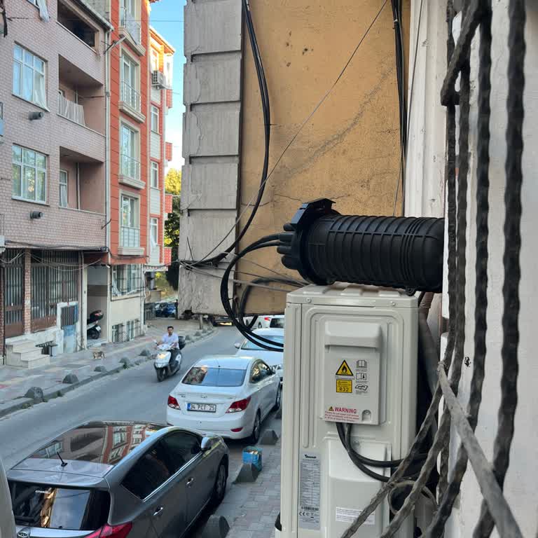 Klimanın Üzerindeki Fiber Kutu Tehlike Oluşturuyor