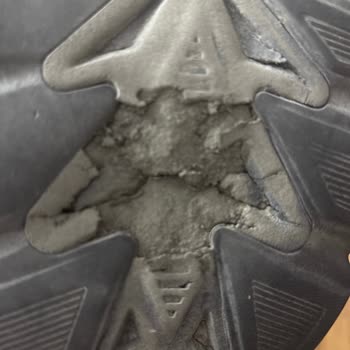 Skechers Ayakkabısında Orta Tabanda Erime: Kısa Sürede Kalite Şikayeti